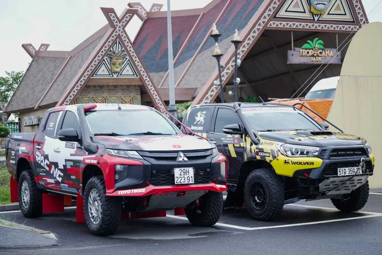 Hình ảnh STEELMATE RACING sánh vai cùng AKA RACING